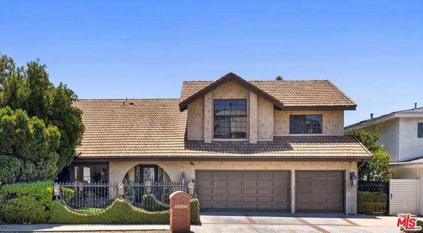 8004 Oceanus Drive, Los Angeles, California 90046