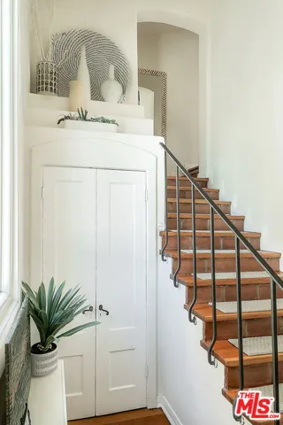 2341 Ronda Vista Drive, Los Angeles, California 90027