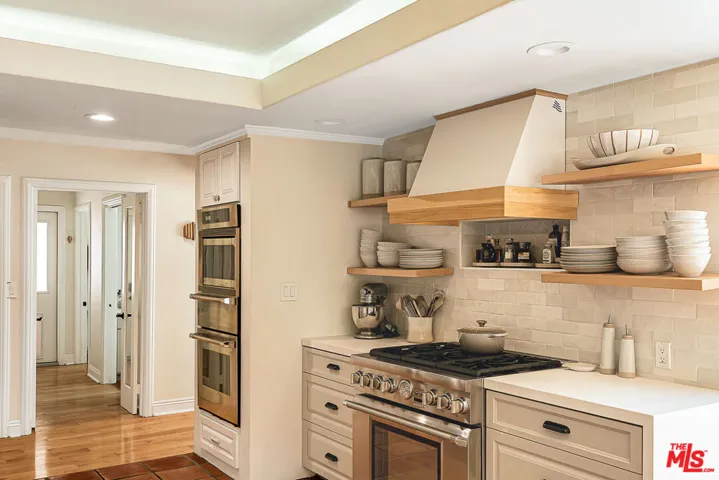 2341 Ronda Vista Drive, Los Angeles, California 90027