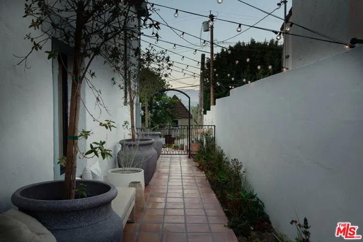 2341 Ronda Vista Drive, Los Angeles, California 90027