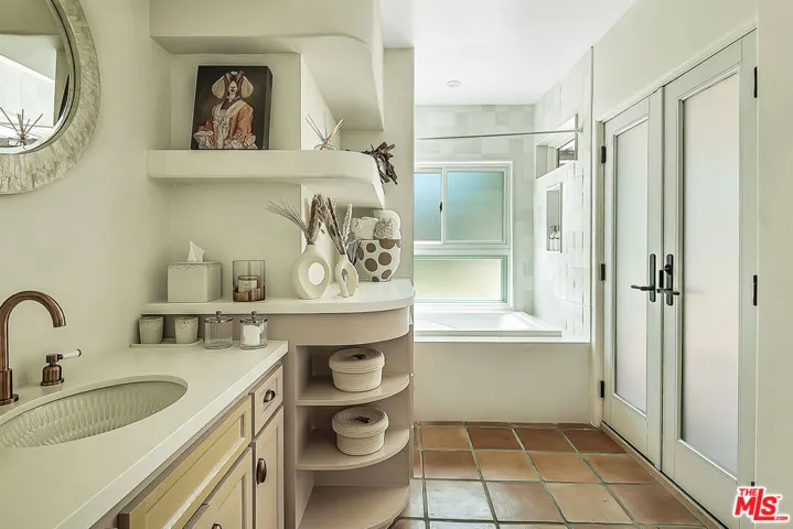 2341 Ronda Vista Drive, Los Angeles, California 90027