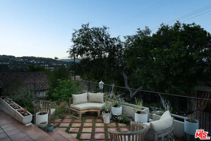 2341 Ronda Vista Drive, Los Angeles, California 90027