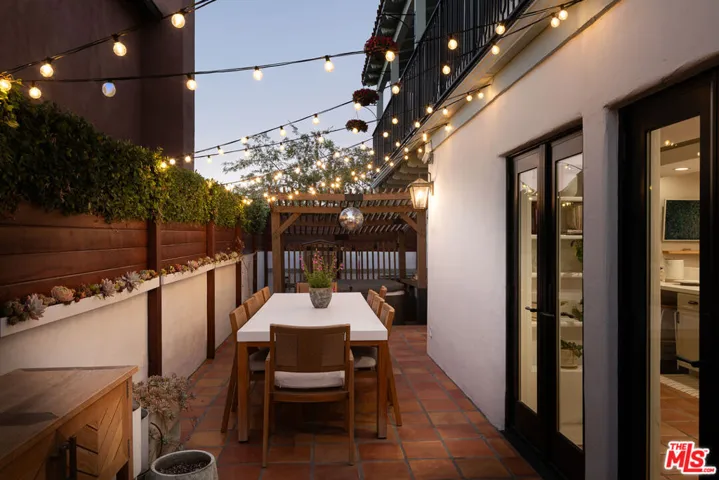 2341 Ronda Vista Drive, Los Angeles, California 90027
