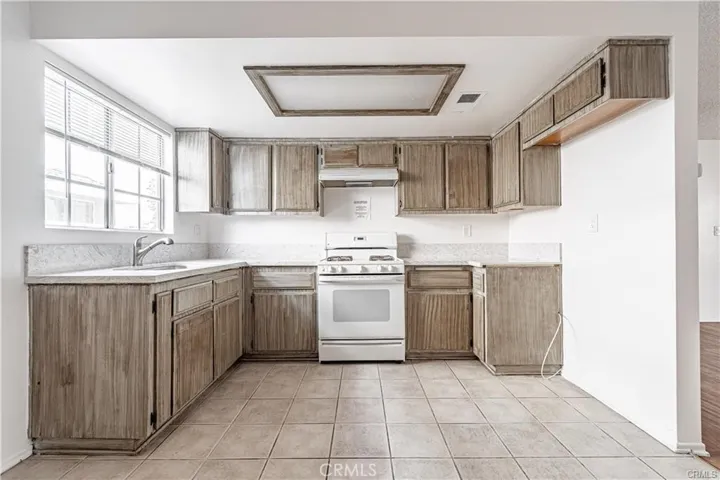 415 W Center Street, Covina, California 91723