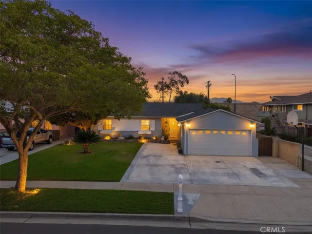 2501 Deodar, Santa Ana, California 92705