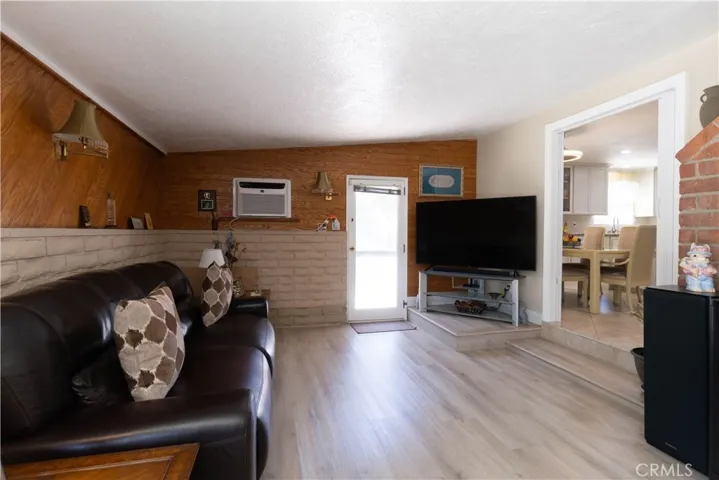 2501 Deodar, Santa Ana, California 92705
