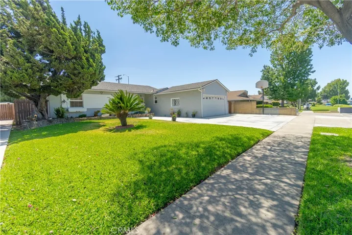 2501 Deodar, Santa Ana, California 92705