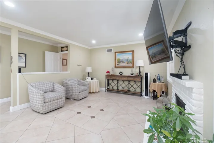 2501 Deodar, Santa Ana, California 92705