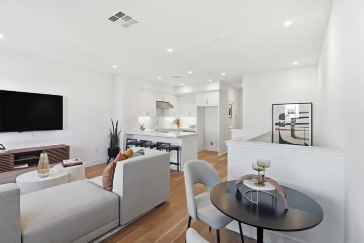 1129 Esther Court, Palo Alto, California 94303