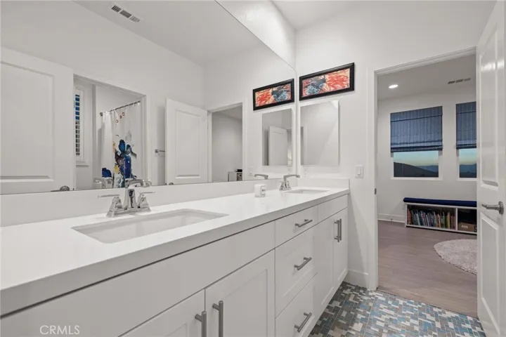 25015 Shady Birch Court, Santa Clarita, California 91387