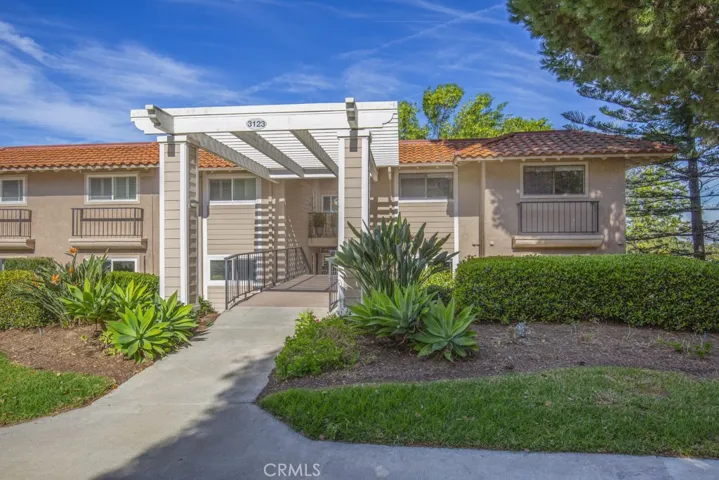 3123 N Via Serena N C, Laguna Woods, California 92637