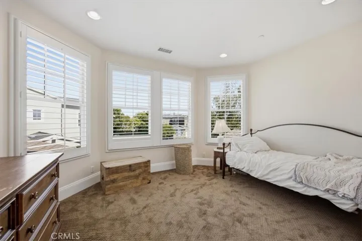 Upstairs front bedroom