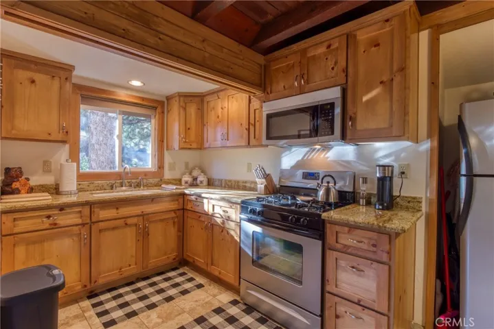 771 Tulip Drive, Green Valley Lake, California 92341