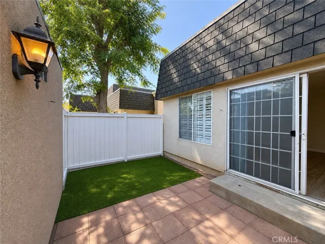 19230 Hamlin, Reseda, California 91335