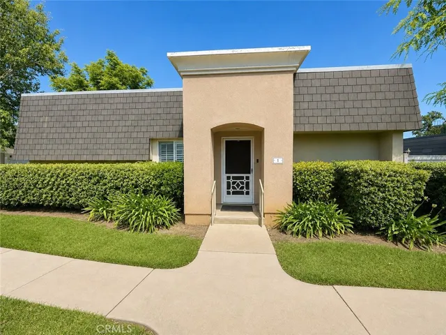 19230 Hamlin, Reseda, California 91335