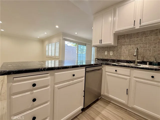 19230 Hamlin, Reseda, California 91335