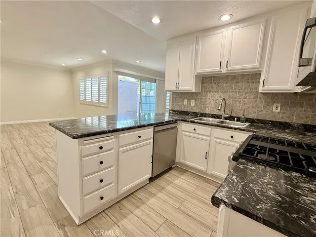 19230 Hamlin, Reseda, California 91335