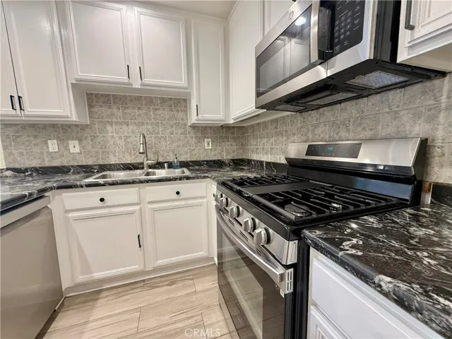 19230 Hamlin, Reseda, California 91335