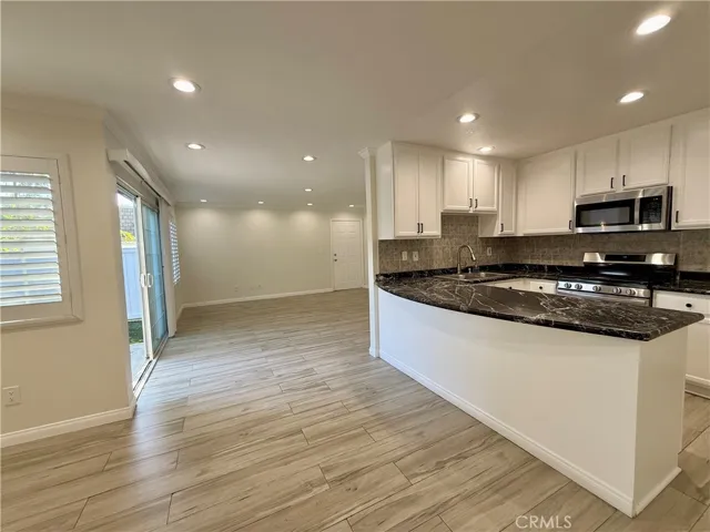 19230 Hamlin, Reseda, California 91335