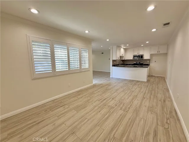 19230 Hamlin, Reseda, California 91335