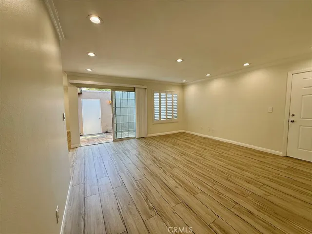 19230 Hamlin, Reseda, California 91335