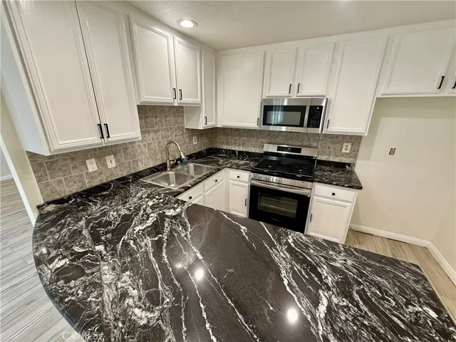 19230 Hamlin, Reseda, California 91335