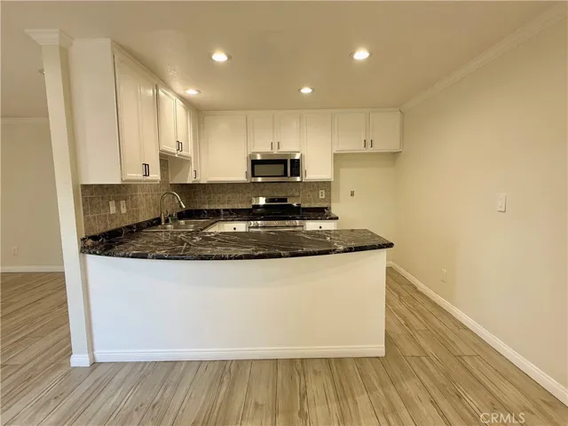 19230 Hamlin, Reseda, California 91335