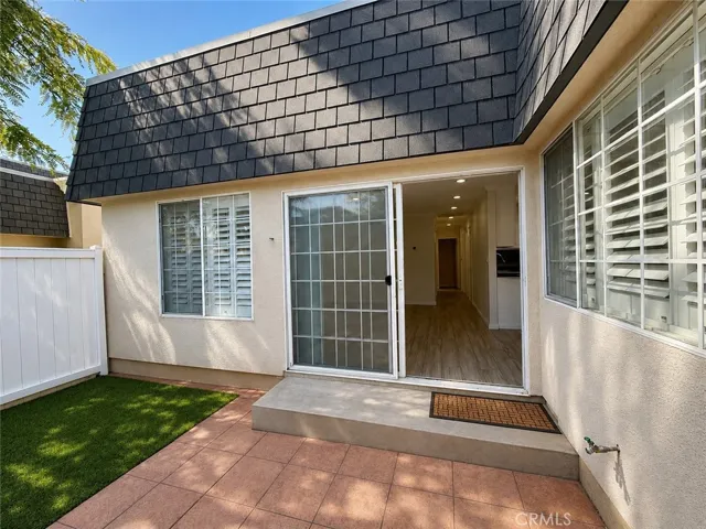 19230 Hamlin, Reseda, California 91335
