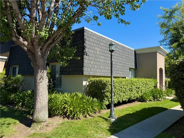 19230 Hamlin, Reseda, California 91335