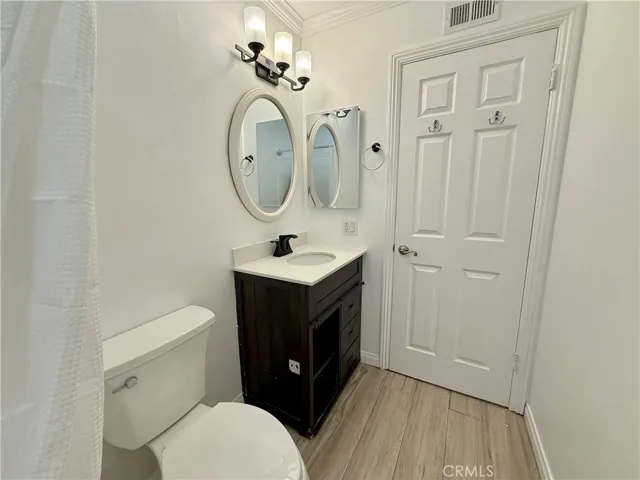 19230 Hamlin, Reseda, California 91335