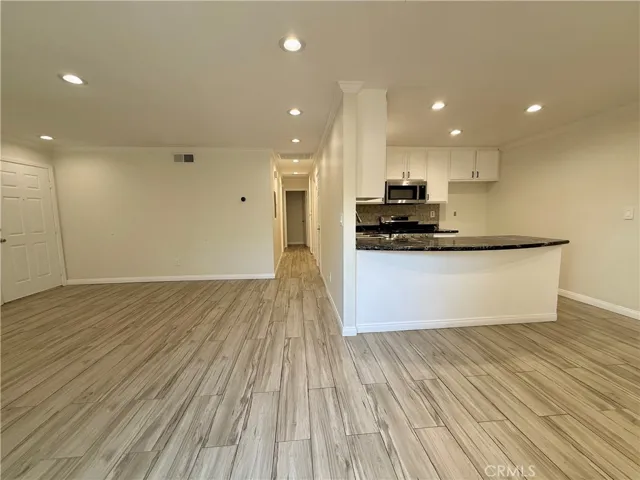 19230 Hamlin, Reseda, California 91335