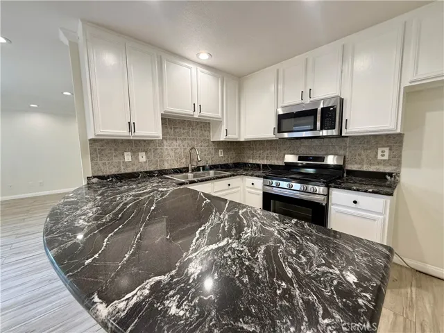 19230 Hamlin, Reseda, California 91335