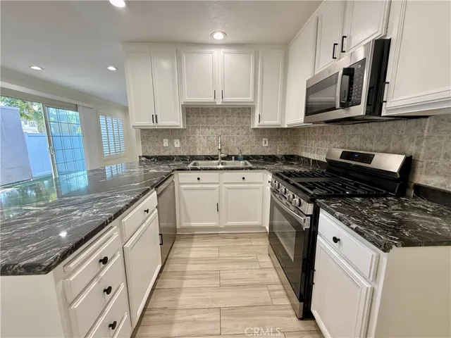 19230 Hamlin, Reseda, California 91335