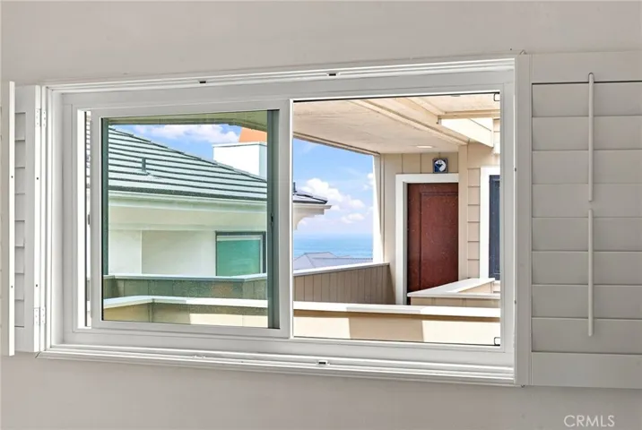 Peekaboo Ocean View from first level guest room