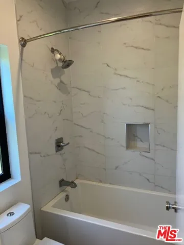 jack n jill bath rm.