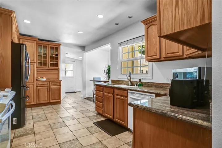 8018 Hatillo, Winnetka, California 91306