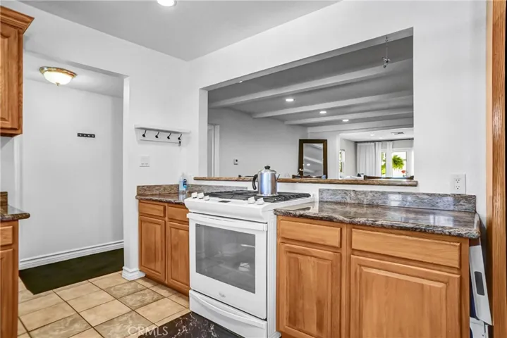 8018 Hatillo, Winnetka, California 91306