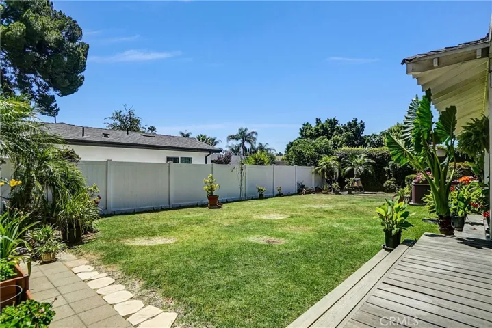 8018 Hatillo, Winnetka, California 91306