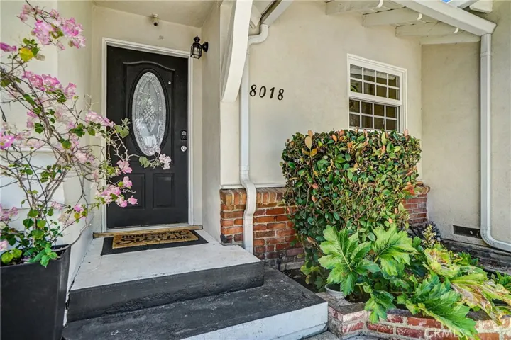 8018 Hatillo, Winnetka, California 91306
