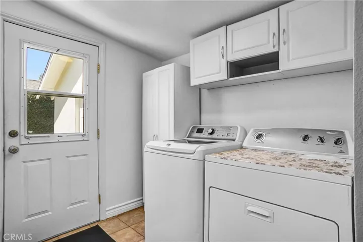 8018 Hatillo, Winnetka, California 91306