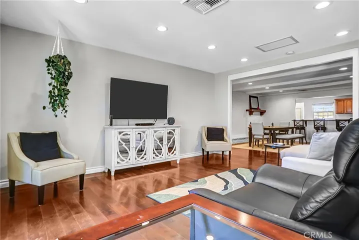 8018 Hatillo, Winnetka, California 91306
