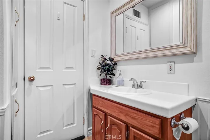 8018 Hatillo, Winnetka, California 91306