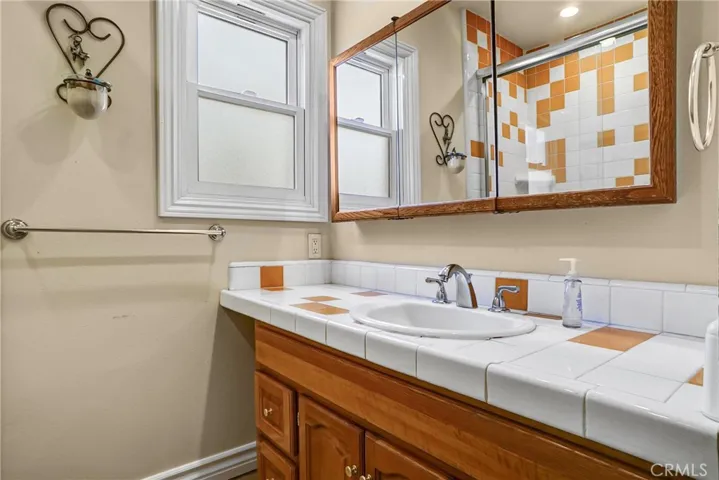8018 Hatillo, Winnetka, California 91306