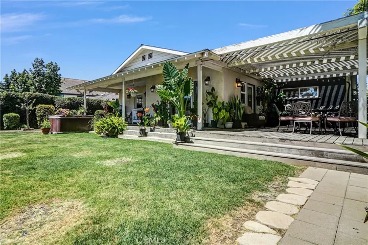 8018 Hatillo, Winnetka, California 91306