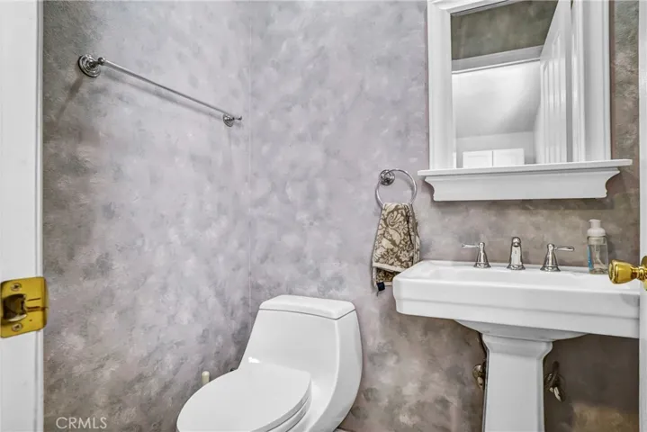 8018 Hatillo, Winnetka, California 91306