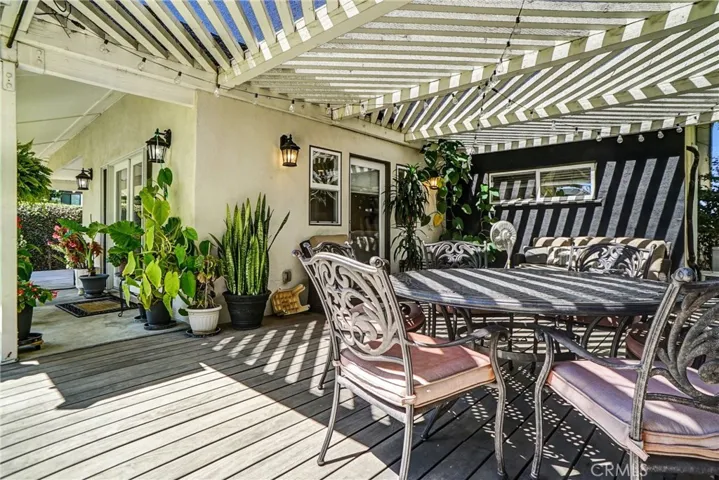8018 Hatillo, Winnetka, California 91306
