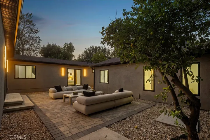 12311 Hartsook Street, Valley Village, California 91607