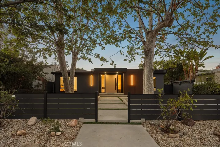 12311 Hartsook Street, Valley Village, California 91607