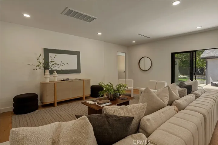 12311 Hartsook Street, Valley Village, California 91607