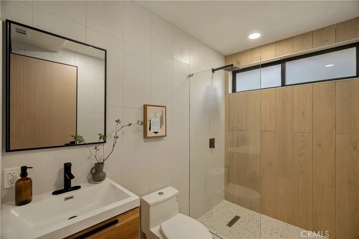12311 Hartsook Street, Valley Village, California 91607